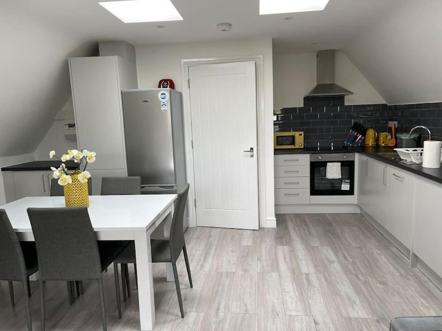Orchid Lodge: Two-bed Flat Near Blenheim Palace & Oxford Apartment Kidlington