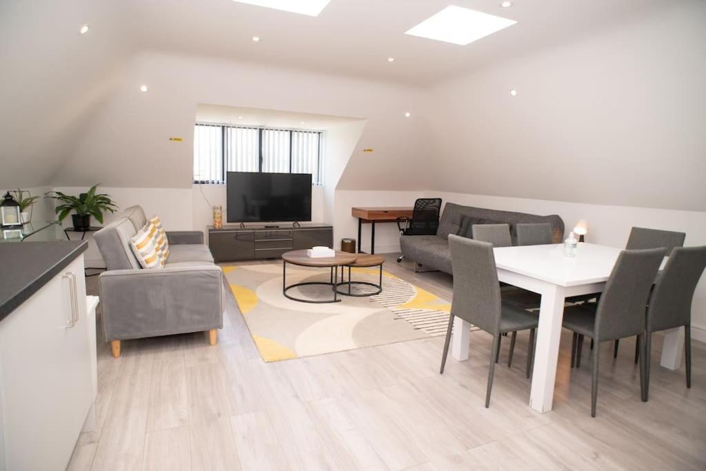 Orchid Lodge: Two-bed Flat Near Blenheim Palace & Oxford Apartment *